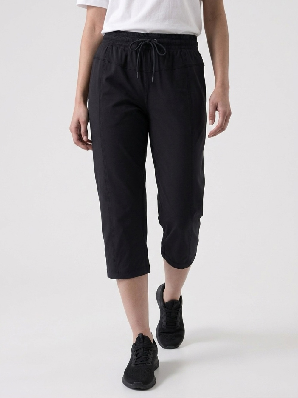 Lululemon Women's Black Capri Activewear Pants Drawstring Zip Pocket Size 4